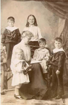 Eleanor Archer with children | Barford Heritage Archives - source unknown